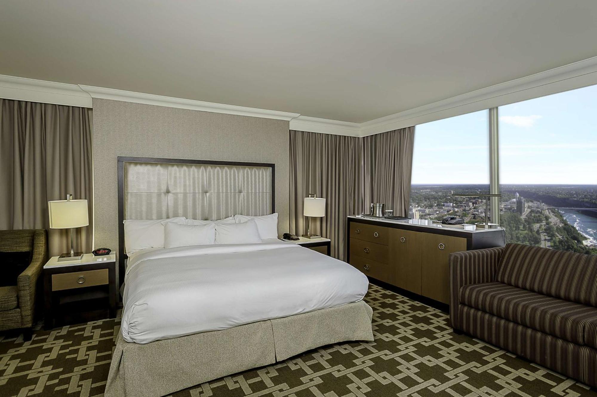 Hilton Falls/ Fallsview And 4* Niagara Falls